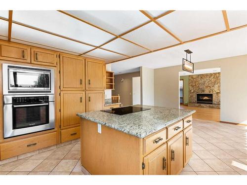 239 East Chestermere Drive, Chestermere, AB - Indoor Photo Showing Kitchen