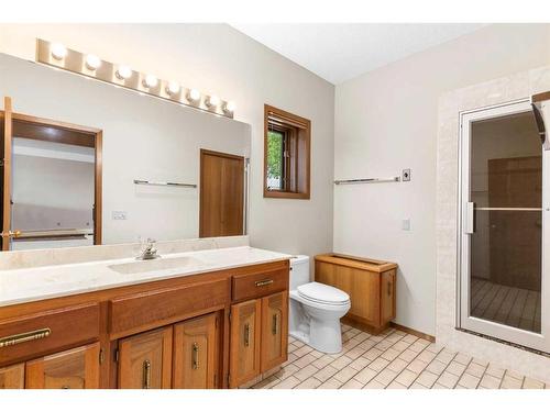 239 East Chestermere Drive, Chestermere, AB - Indoor Photo Showing Bathroom