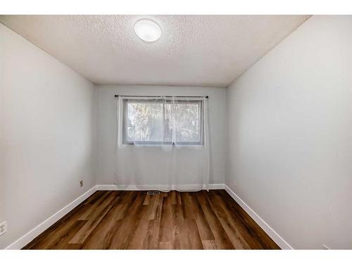 3039 Dover Ridge Drive Se, Calgary, AB - Indoor Photo Showing Other Room