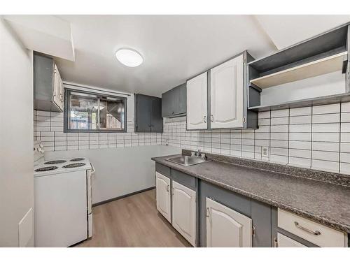 3039 Dover Ridge Drive Se, Calgary, AB - Indoor Photo Showing Kitchen