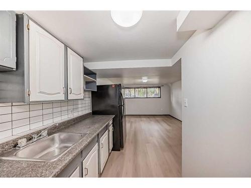 3039 Dover Ridge Drive Se, Calgary, AB - Indoor Photo Showing Kitchen