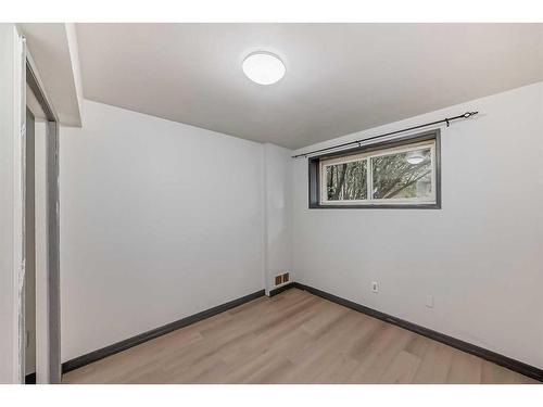 3039 Dover Ridge Drive Se, Calgary, AB - Indoor Photo Showing Other Room