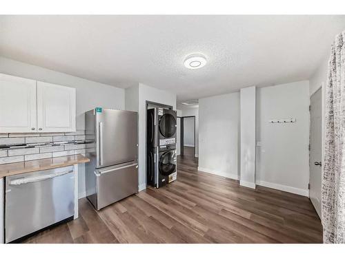 3039 Dover Ridge Drive Se, Calgary, AB - Indoor Photo Showing Kitchen