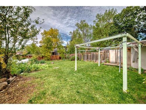 406 28Th Avenue Ne, Calgary, AB - Outdoor