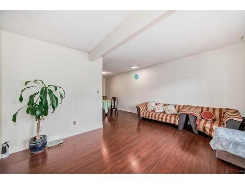 406 28Th Avenue Ne, Calgary, AB - Indoor