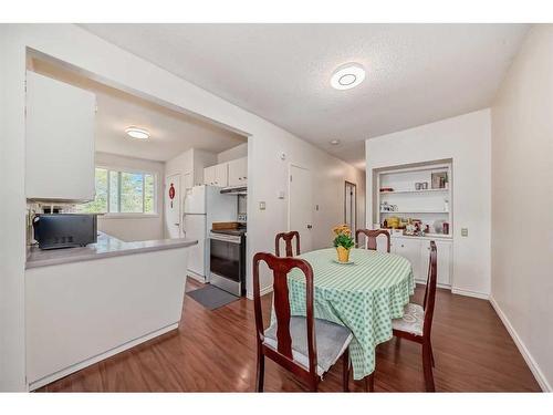 406 28Th Avenue Ne, Calgary, AB - Indoor Photo Showing Dining Room