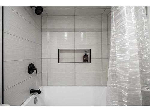 106-11010 Bonaventure Drive Se, Calgary, AB - Indoor Photo Showing Bathroom