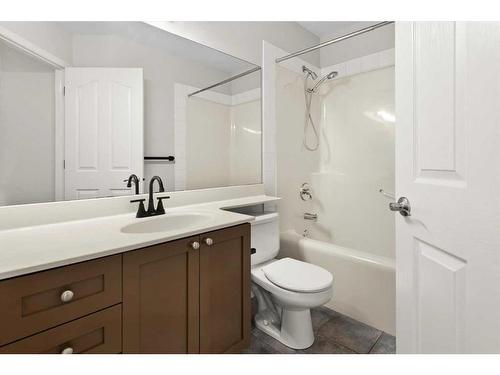 19-2318 17 Street Se, Calgary, AB - Indoor Photo Showing Bathroom