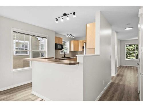 19-2318 17 Street Se, Calgary, AB - Indoor Photo Showing Kitchen