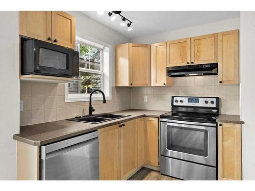 19-2318 17 Street Se, Calgary, AB - Indoor Photo Showing Kitchen With Stainless Steel Kitchen With Double Sink