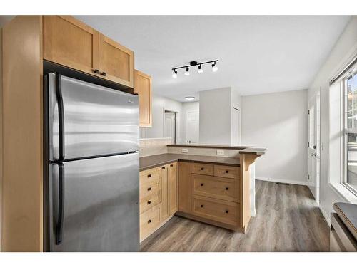 19-2318 17 Street Se, Calgary, AB - Indoor Photo Showing Kitchen