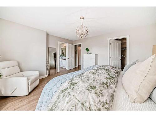 95 Elgin Drive Se, Calgary, AB - Indoor Photo Showing Bedroom