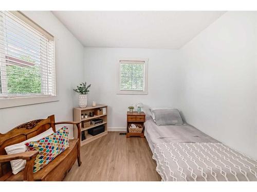 95 Elgin Drive Se, Calgary, AB - Indoor Photo Showing Bedroom