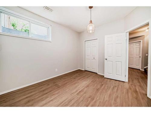 95 Elgin Drive Se, Calgary, AB - Indoor Photo Showing Other Room