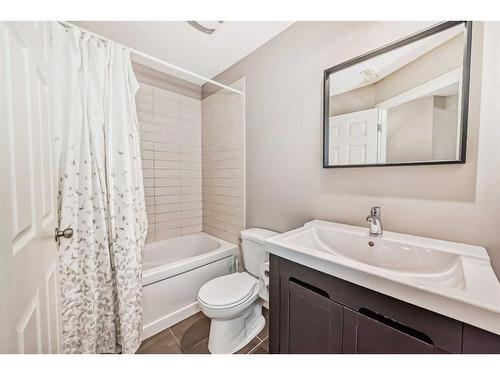 95 Elgin Drive Se, Calgary, AB - Indoor Photo Showing Bathroom