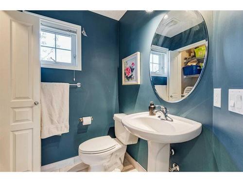 66 Inglewood Grove Se, Calgary, AB - Indoor Photo Showing Bathroom