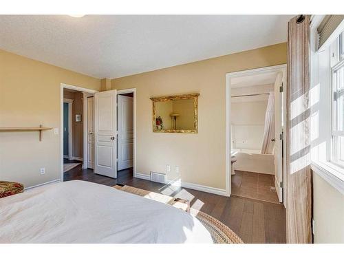 66 Inglewood Grove Se, Calgary, AB - Indoor Photo Showing Bedroom