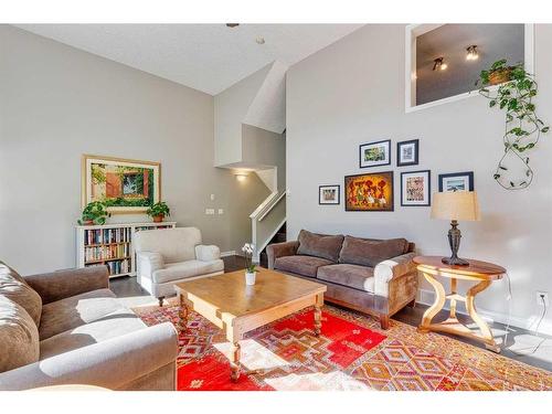 66 Inglewood Grove Se, Calgary, AB - Indoor Photo Showing Living Room