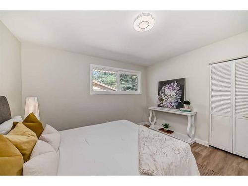 3420 Button Road Nw, Calgary, AB - Indoor Photo Showing Bedroom