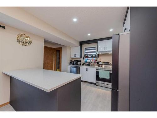 7828 Martha'S Haven Park Ne, Calgary, AB - Indoor Photo Showing Kitchen