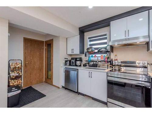 7828 Martha'S Haven Park Ne, Calgary, AB - Indoor Photo Showing Kitchen