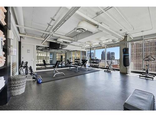 1608-108 9 Avenue Sw, Calgary, AB - Indoor Photo Showing Gym Room