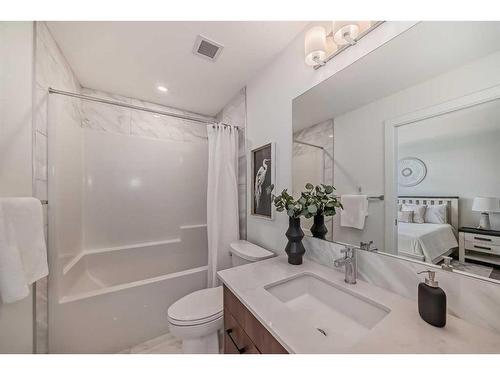 112-30 Sage Hill Walk Nw, Calgary, AB - Indoor Photo Showing Bathroom