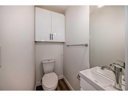 203 Rundleside Crescent Ne, Calgary, AB - Indoor Photo Showing Bathroom