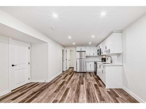 203 Rundleside Crescent Ne, Calgary, AB - Indoor Photo Showing Kitchen