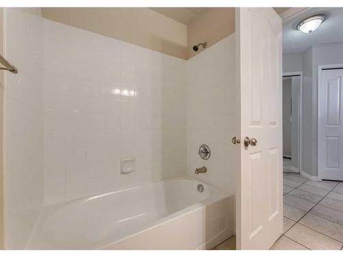 1415-1053 10 Street Sw, Calgary, AB - Indoor Photo Showing Bathroom