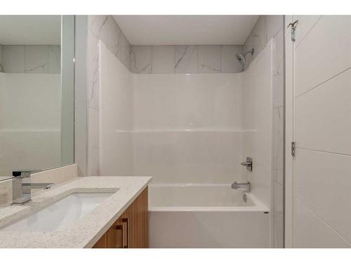 2323 1 Street Nw, Calgary, AB - Indoor Photo Showing Bathroom