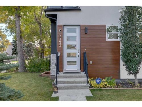 2323 1 Street Nw, Calgary, AB - Outdoor