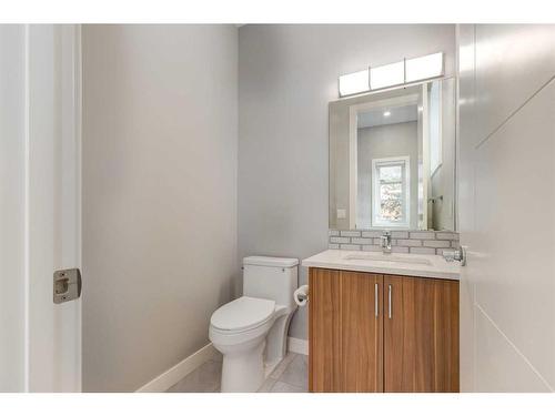 2323 1 Street Nw, Calgary, AB - Indoor Photo Showing Bathroom