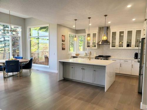 50 Discovery Ridge Road Sw, Calgary, AB - Indoor Photo Showing Kitchen With Upgraded Kitchen