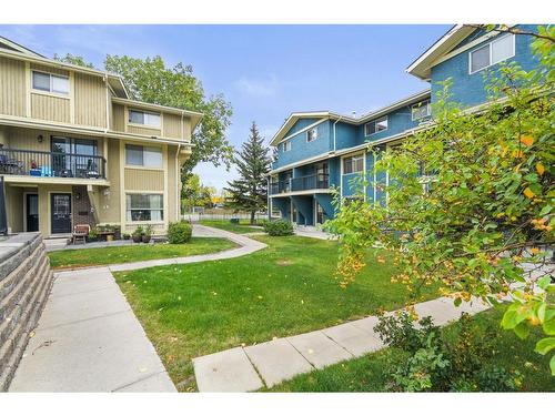 1004-2200 Woodview Drive Sw, Calgary, AB - Outdoor