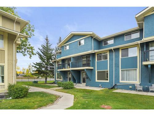 1004-2200 Woodview Drive Sw, Calgary, AB - Outdoor With Facade