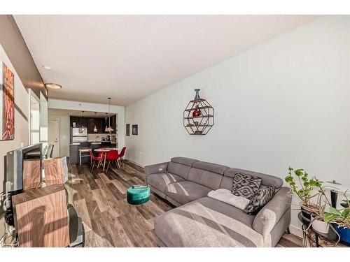 405-788 12 Avenue Sw, Calgary, AB - Indoor Photo Showing Living Room