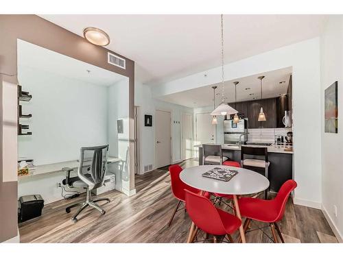 405-788 12 Avenue Sw, Calgary, AB - Indoor Photo Showing Dining Room