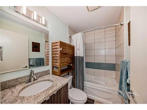 405-788 12 Avenue Sw, Calgary, AB - Indoor Photo Showing Bathroom