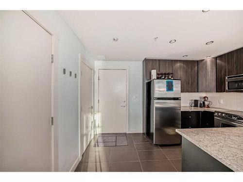 405-788 12 Avenue Sw, Calgary, AB - Indoor Photo Showing Kitchen With Stainless Steel Kitchen