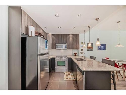 405-788 12 Avenue Sw, Calgary, AB - Indoor Photo Showing Kitchen With Stainless Steel Kitchen With Double Sink With Upgraded Kitchen