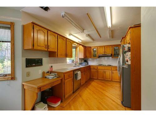 43 Signal Hill Mews Sw, Calgary, AB - Indoor Photo Showing Kitchen With Double Sink