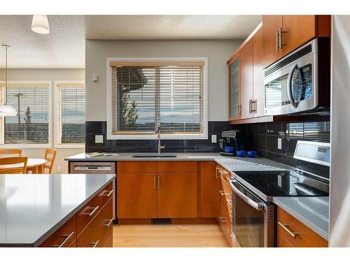 170 Panamount Road Nw, Calgary, AB - Indoor Photo Showing Kitchen