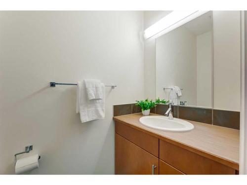 170 Panamount Road Nw, Calgary, AB - Indoor Photo Showing Bathroom