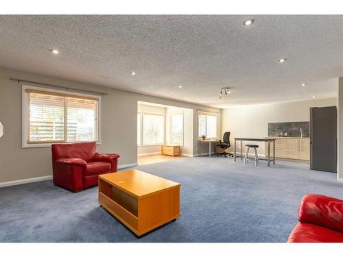 170 Panamount Road Nw, Calgary, AB - Indoor Photo Showing Living Room