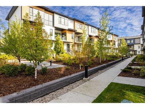 1401-42 Cranbrook Gardens Se, Calgary, AB - Outdoor