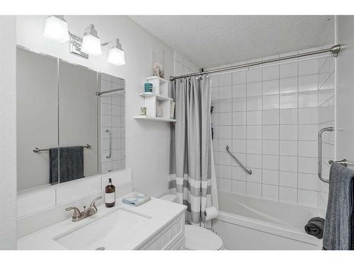 164 Falchurch Road Ne, Calgary, AB - Indoor Photo Showing Bathroom