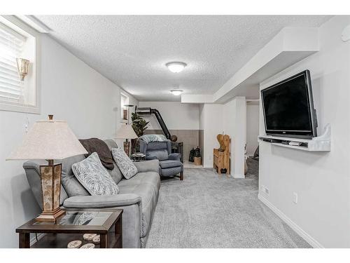 164 Falchurch Road Ne, Calgary, AB - Indoor Photo Showing Living Room