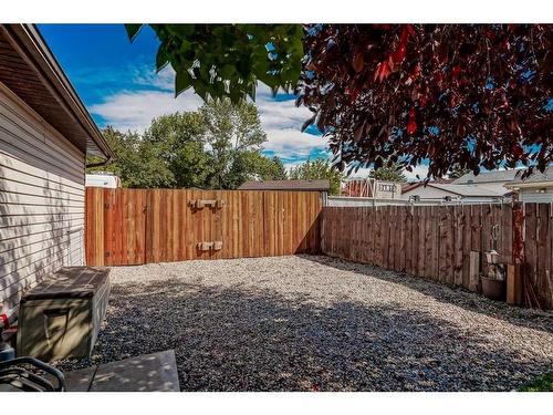 164 Falchurch Road Ne, Calgary, AB - Outdoor