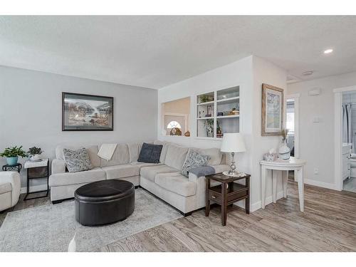 164 Falchurch Road Ne, Calgary, AB - Indoor Photo Showing Living Room